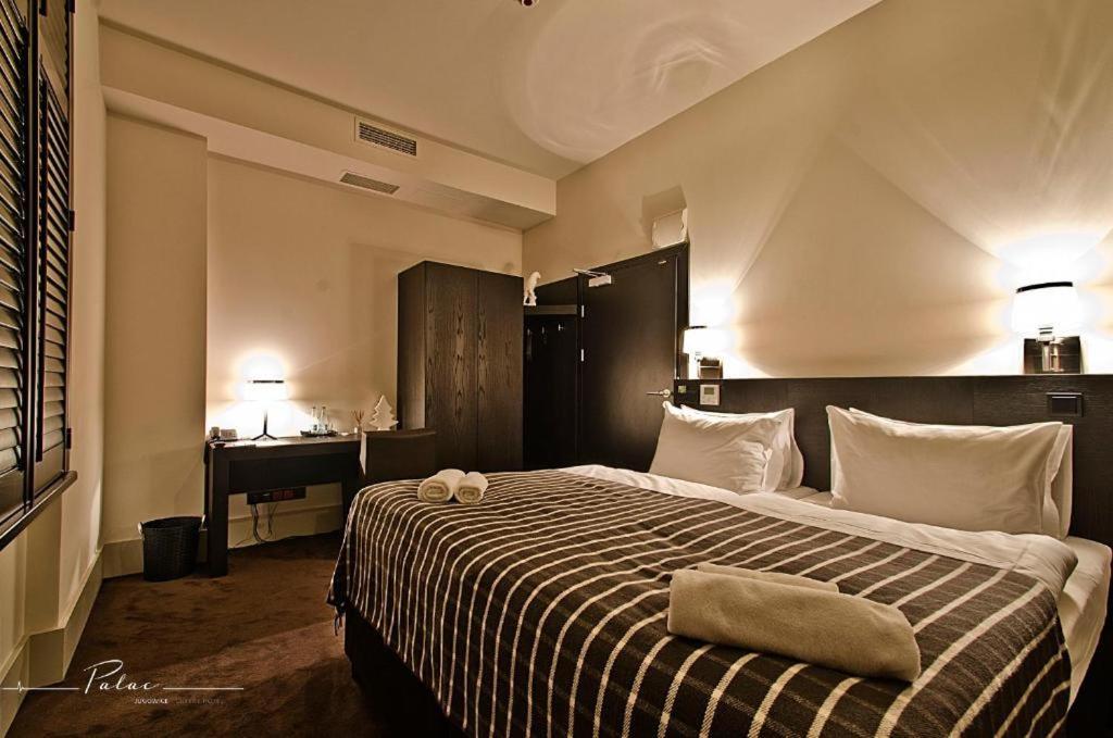 Hotel Palac Jugowice Валбжих Екстериор снимка