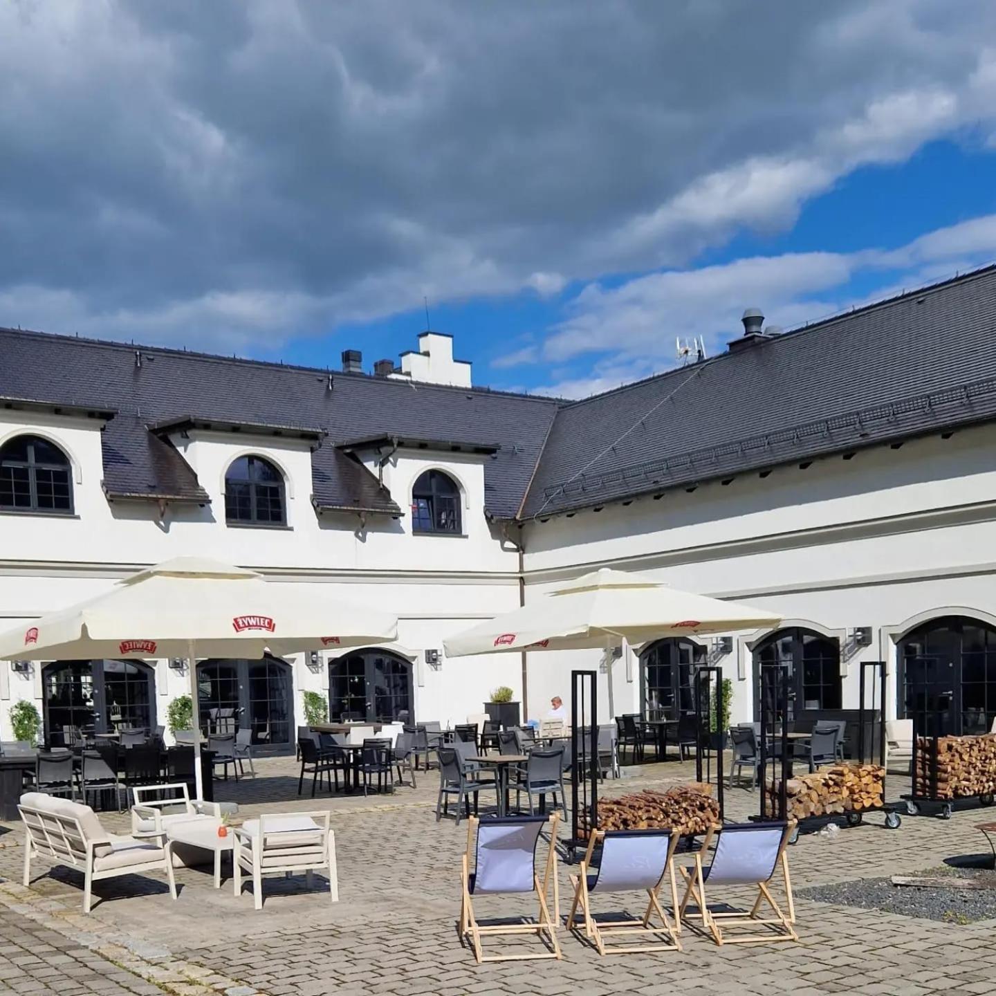Hotel Palac Jugowice Валбжих Екстериор снимка